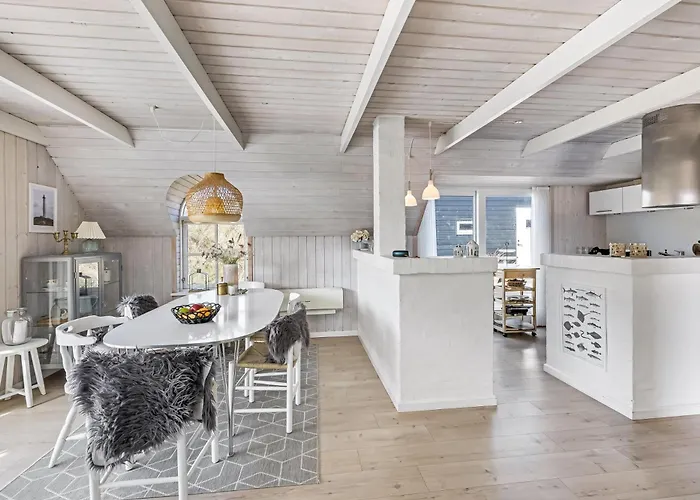 Сasa de vacaciones Lovely Thatched With A Large Annex - 1029 *