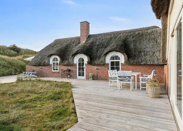 Сasa de vacaciones Lovely Thatched With A Large Annex - 1029 *